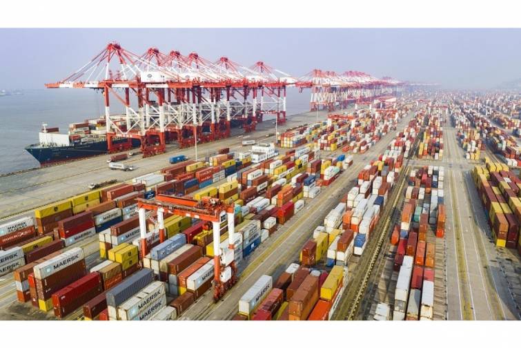 Çinin dəniz və çay limanlarında 17,6 milyard ton yük aşırılıb