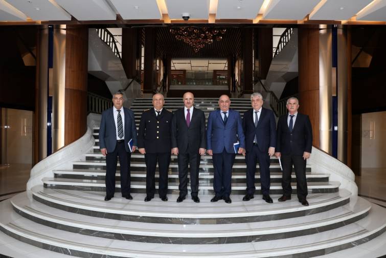 Təcrübəli dənizçi Şakir Dadaşovun təqaüdə çıxması münasibətilə görüş keçirilib