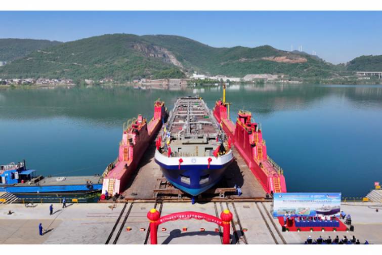Yeni tanker 300 növ maye yüklər daşıya biləcək