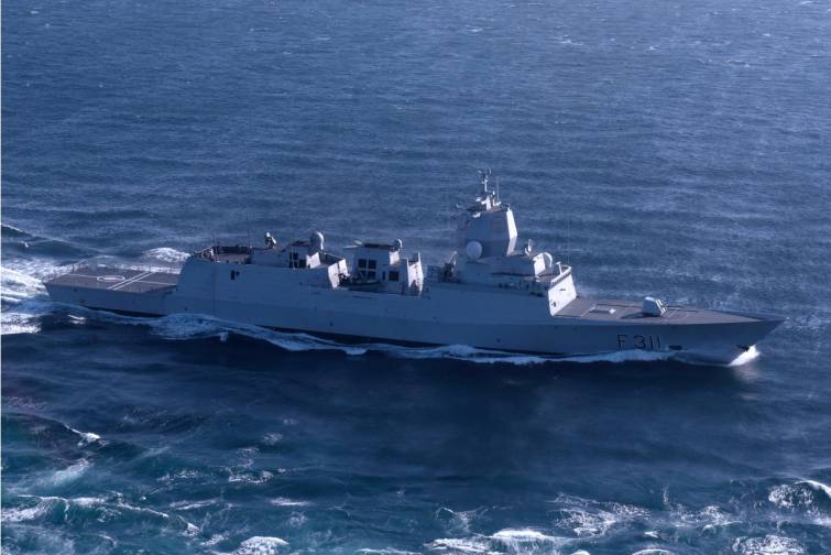 Norveç freqatı Sakit okeana göyərtəsində Britaniya helikopteri ilə yollanacaq