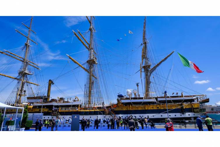 “Ameriqo Vespuççi” yelkənli gəmisi dünya turunu başa vurub