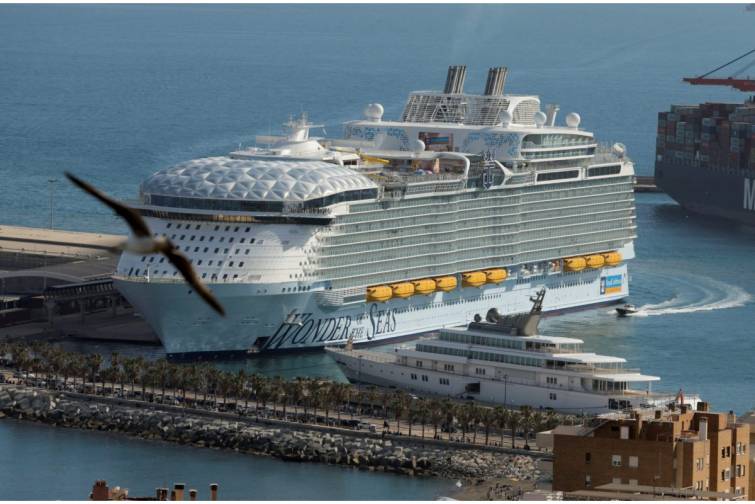Royal Caribbean illik mənfəət proqnozunu artırıb