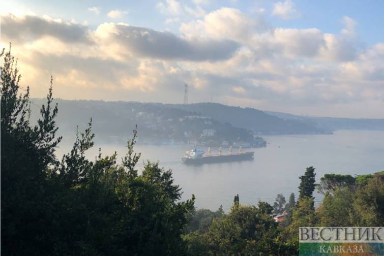 Dardanel boğazında gəminin mühərriki sıradan çıxıb
