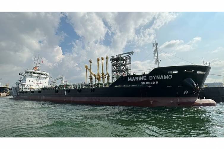 Sinqapur sahillərində tanker və quru yük gəmisi toqquşub