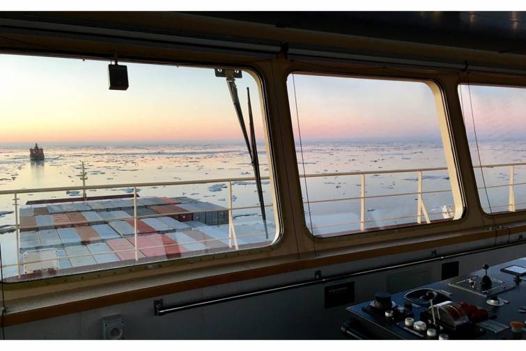 &Ccedil;in Arktika marşrutuna &uuml;z tutur, b&ouml;y&uuml;k daşıyıcılar isə hələ də imtina edir