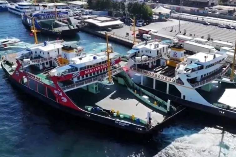 İstanbulda bərə qəzası: Gəmiyə, ardınca da yanalma k&ouml;rp&uuml;s&uuml;nə &ccedil;ırpıldı