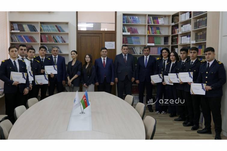 Dəniz Akademiyasının &ldquo;Brend tələbə&rdquo;ləri m&uuml;kafatlandırıldı- FOTO