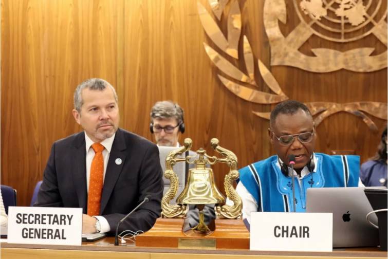 Qlobal gəmi&ccedil;ilikdə karbon emissiyalarını azaltmaq məsələsində &ouml;lkələr arasında ciddi fikir ayrılığı yaranıb