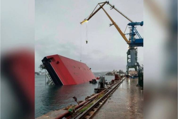 Sevastopolda &uuml;zən kranın aşması nəticəsində iki nəfər &ouml;l&uuml;b