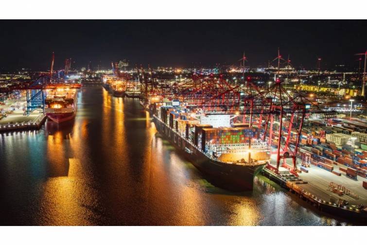 Hamburq Limanının &uuml;mumi y&uuml;k d&ouml;vriyyəsi artıb