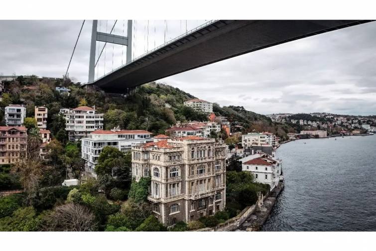 İstanbul boğazının ən məşhur tarixi malikanəsi satılır