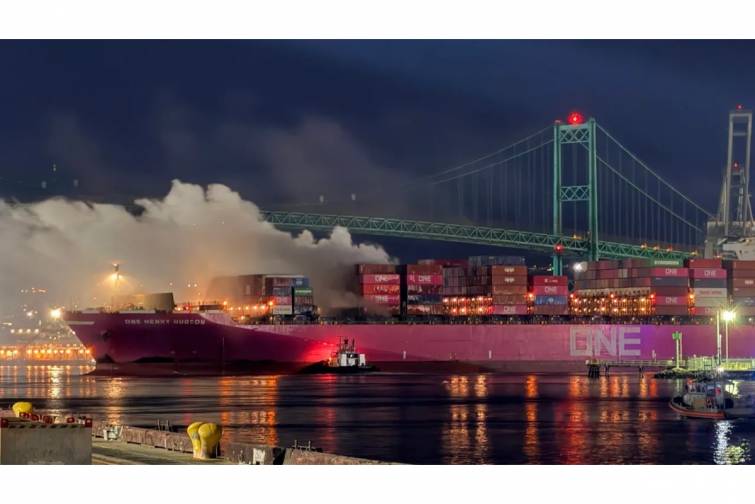 &ldquo;ONE Henry Hudson&rdquo; yanğından sonra Los-Anceles limanında l&ouml;vbər yerinə yedəklənib