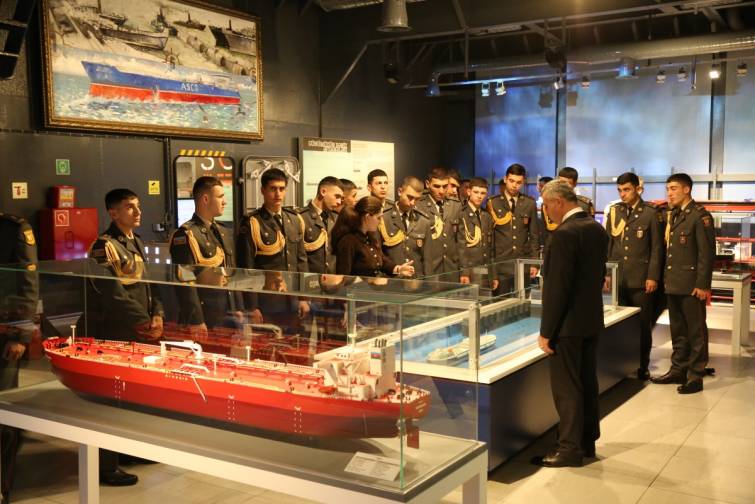 Heydər Əliyev adına Hərbi İnstitutun kursantları&nbsp;gəmi-muzeyi ziyarət ediblər