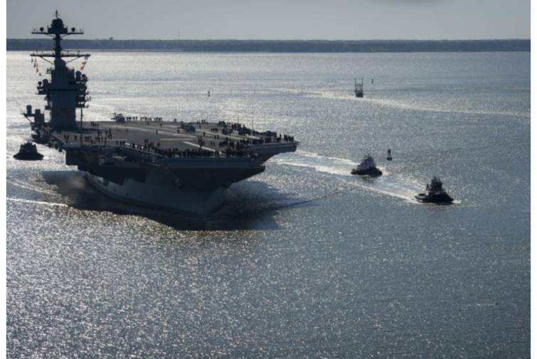 ABŞ Sakit okeanda gəmiyə zərbə endirib