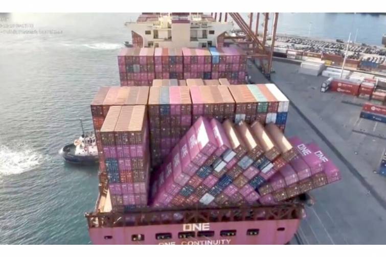 Kanar adaları yaxınlığında 