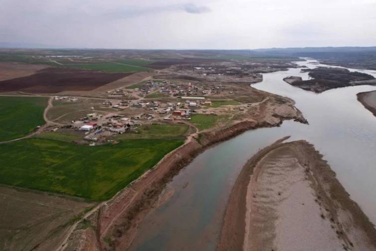Dəclə &ccedil;ayının İraqdan ke&ccedil;ən hissəsi&nbsp;yox olmaq təhl&uuml;kəsi ilə &uuml;z-&uuml;zədir