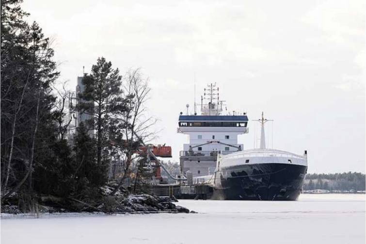 Finlandiya sualtı kabelin zədələnməsi işi &ccedil;ər&ccedil;ivəsində quru y&uuml;k gəmisini saxlayıb