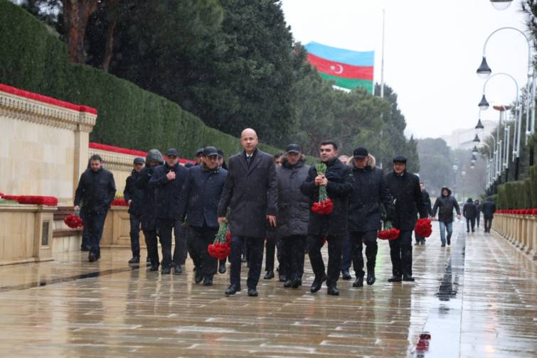 ASCO kollektivi Şəhidlər xiyabanını ziyarət edib