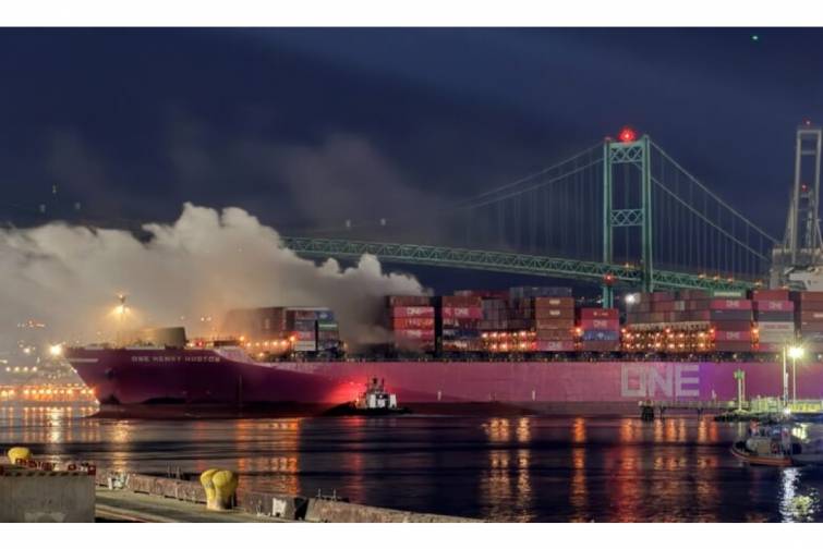 Los-Anceles limanında yanan gəmi təmir &uuml;&ccedil;&uuml;n Asiyaya g&ouml;ndərildi