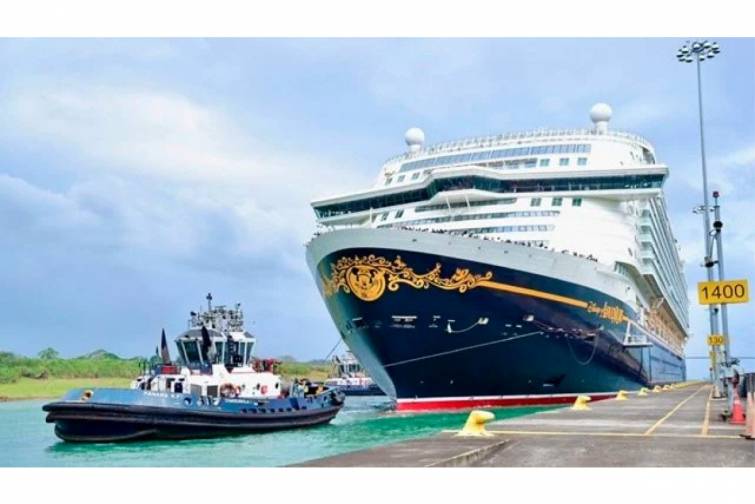 &ldquo;Disney Adventure&rdquo; Panama kanalından ke&ccedil;ən ən b&ouml;y&uuml;k kruiz gəmisi olub