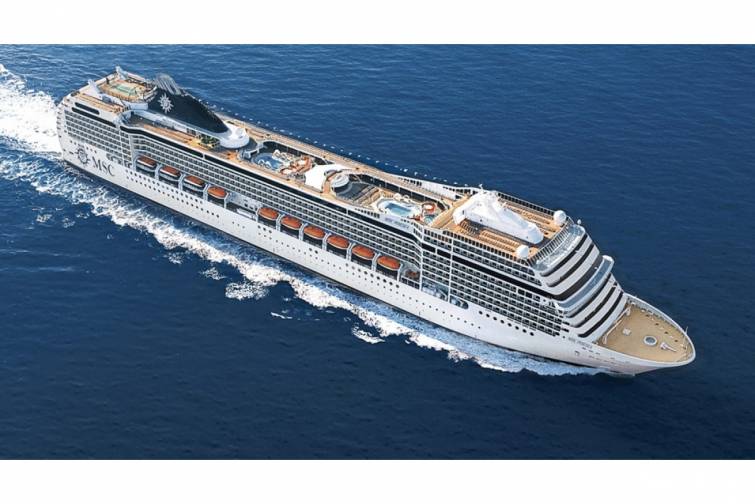 Kruiz gəmisində Alyaska səfərləri zamanı dəniz məməlilərini m&uuml;şahidə edən m&uuml;təxəssis olacaq