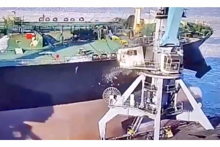 Baltik dənizində qəza: Yunanıstan tankeri liman infrastrukturuna zərər vurdu