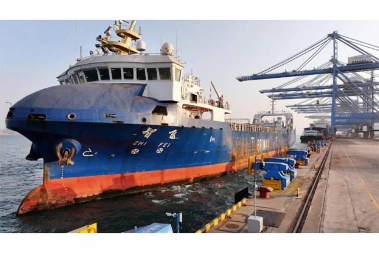 D&uuml;nyada ilk dəfə &Ccedil;in gəmisi avtonom yan alma və y&uuml;k boşaltma əməliyyatını icra edib