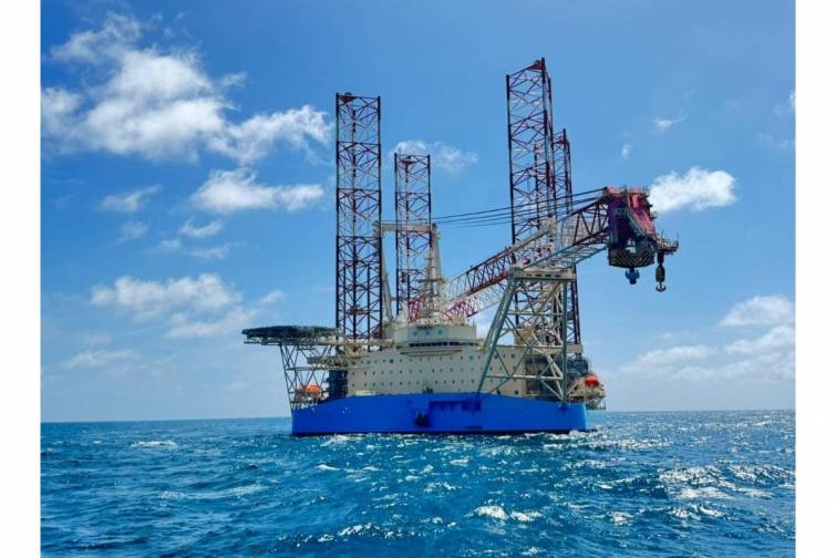 D&uuml;nyada ilk olan yeni nəsil k&uuml;lək turbini quraşdırma gəmisi təhvil verilib