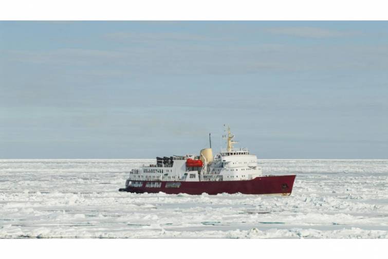 Baltik dənizində kəskin buzlanma: Gəmilər m&uuml;hasirədə qalıb