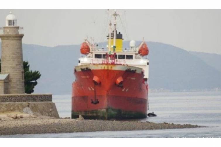 Yaponiyada kerosin y&uuml;kl&uuml; tanker saya oturub