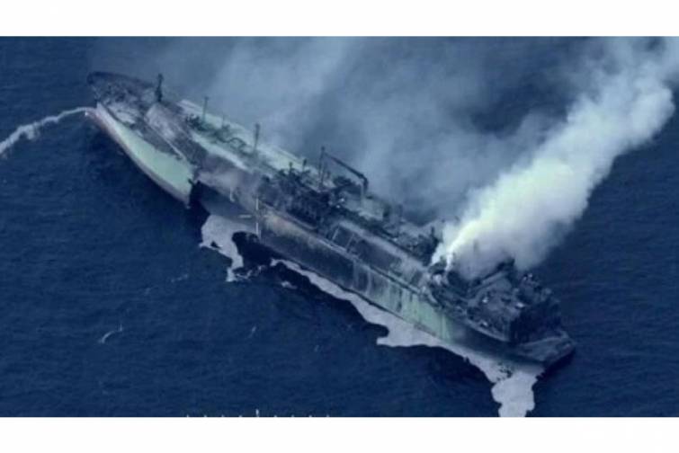 İtaliya və Malta yanmış Rusiya gəmisi səbəbindən həyəcandadır