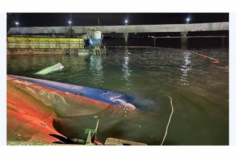 Filippin Sahil M&uuml;hafizəsi aşmış gəmidə k&ouml;məksiz qalan m&uuml;həndisi xilas edib