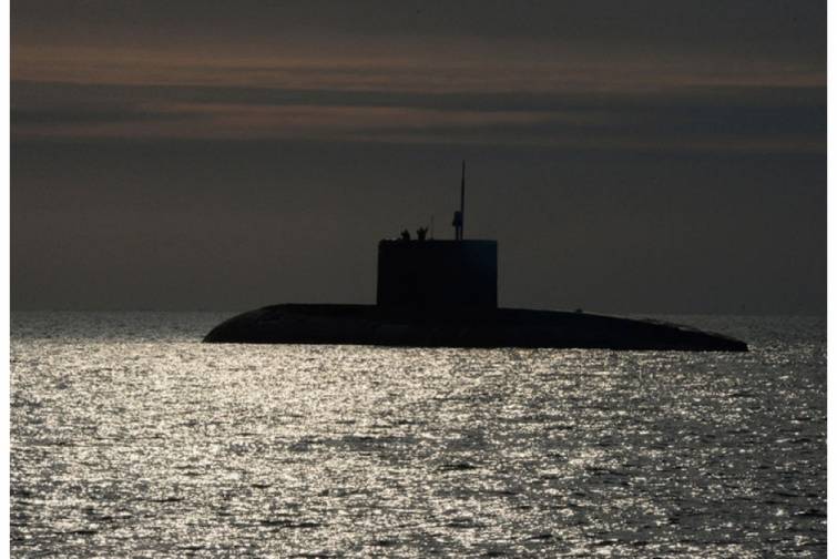 Britaniyanın n&uuml;və sualtı qayığı Ərəb dənizindədir