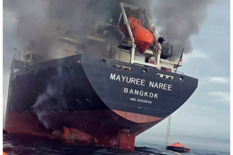 H&ouml;rm&uuml;z boğazında zədələnən y&uuml;k gəmisi İran sahillərində saya oturub, &uuml;&ccedil; gəmi&ccedil;i itkin d&uuml;ş&uuml;b