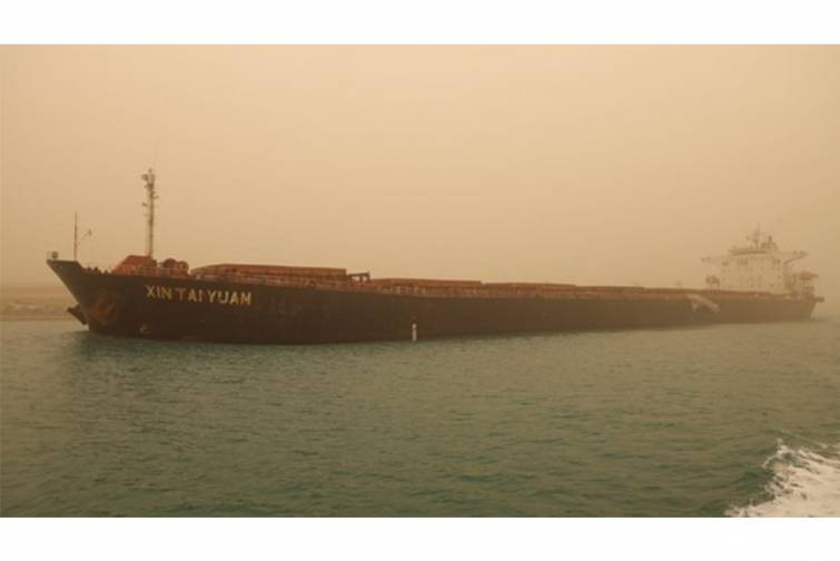 S&uuml;veyş kanalında &Ccedil;in y&uuml;k gəmisi saya oturdu: hərəkət d&ouml;rd saat dayandı