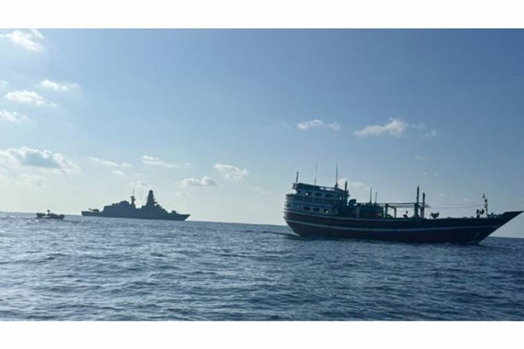 Quldurlar bir həftə təqib edildikdən sonra İran gəmisini tərk etdilər
