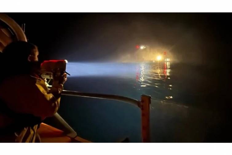 La-Manş boğazında yanğın &ccedil;ıxan gəmi Fransa sularına s&uuml;r&uuml;klənib