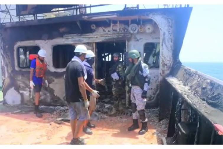 Pakistan Hərbi Dəniz Q&uuml;vvələri yanan &Ccedil;in gəmisinin heyətini xilas edib