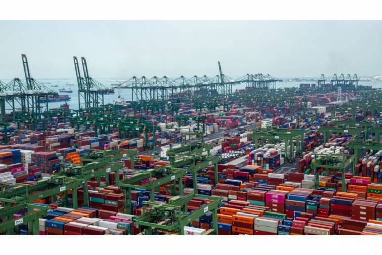 Sinqapurda konteyner gəmisindəki yanğın s&ouml;nd&uuml;r&uuml;l&uuml;b